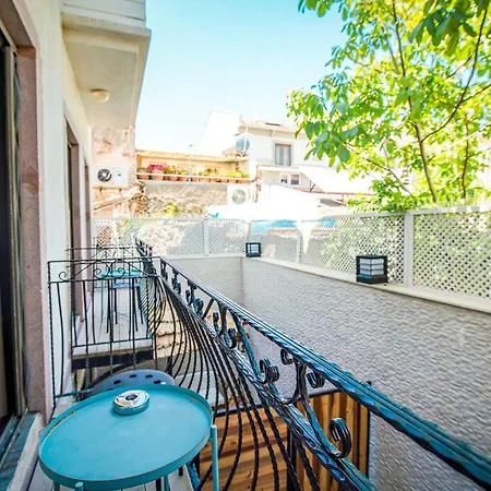 Nirvana Hotel *