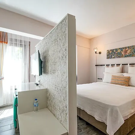 Nirvana Hotel *